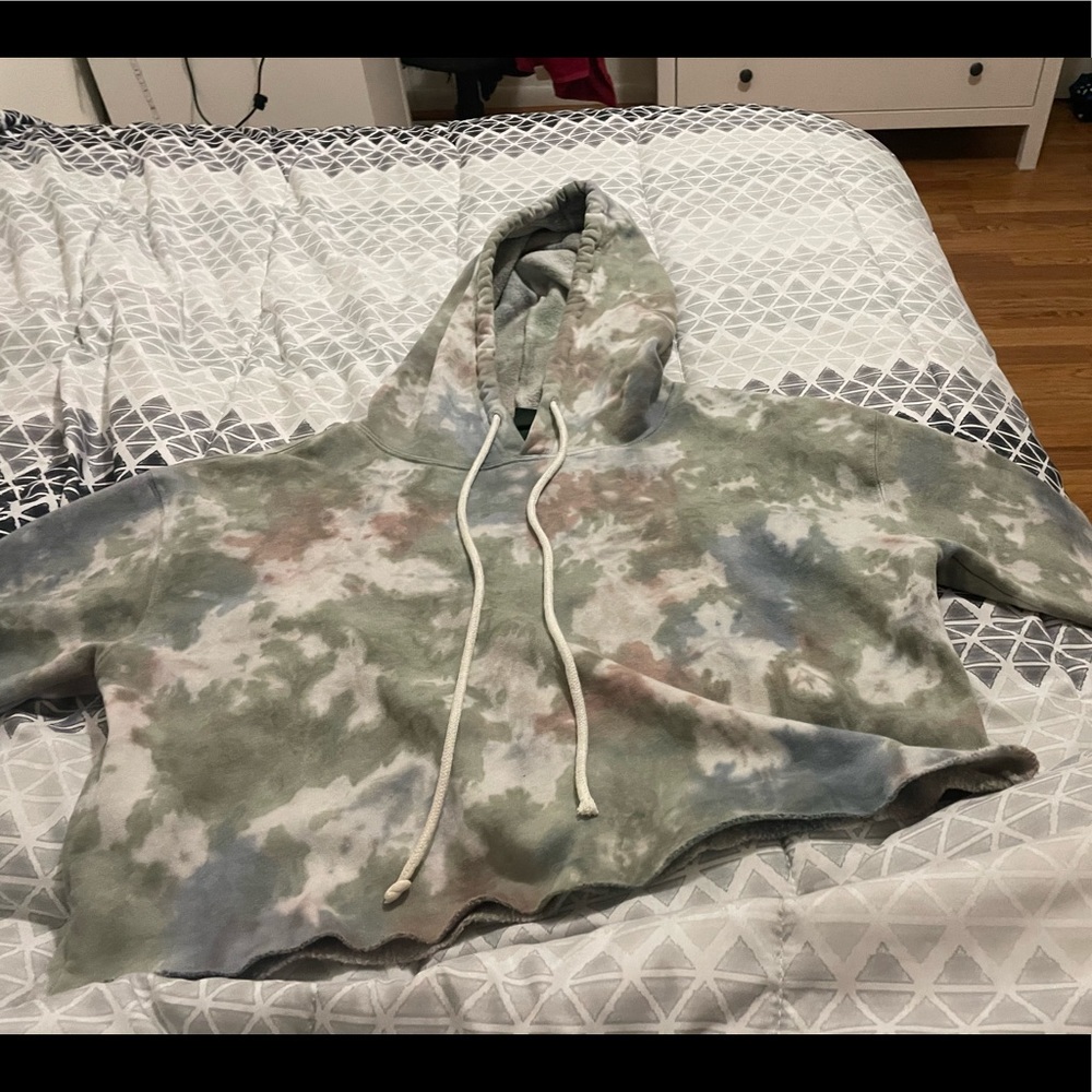 i’m selling this sweater with a hood and it’s really comfortable and cropped.